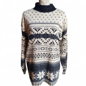Vintage 90s Mom Nordic Turtleneck Sweater - Black & White